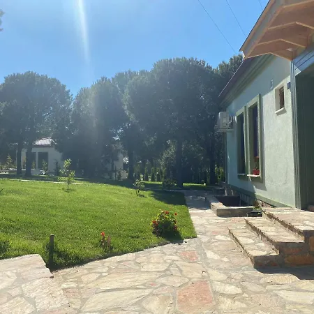 Elyada Ve Bag Evi 8 Yas Uestue