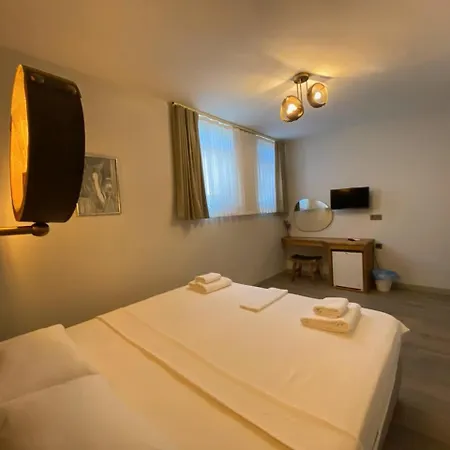 Elyada Ve Bag Evi 8 Yas Uestue