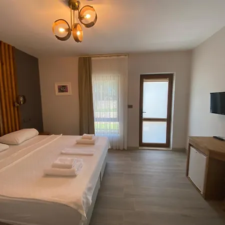 Elyada Ve Bag Evi 8 Yas Uestue Tenedos