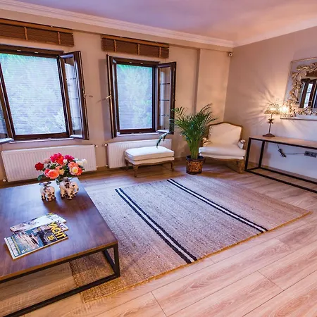 Elyada Ve Bag Evi 8 Yas Uestue Bozcaada